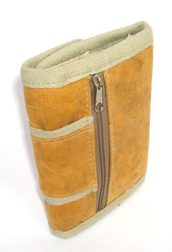 carteira_de_lona_em_pe_bolso.jpg