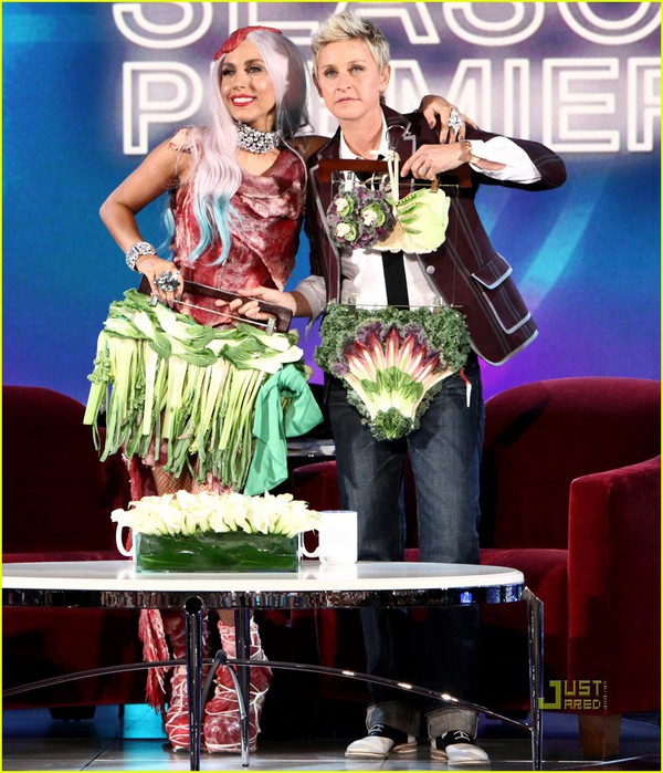 Lady Gaga ganha um bikini vegetariano de Ellen DeGeneres